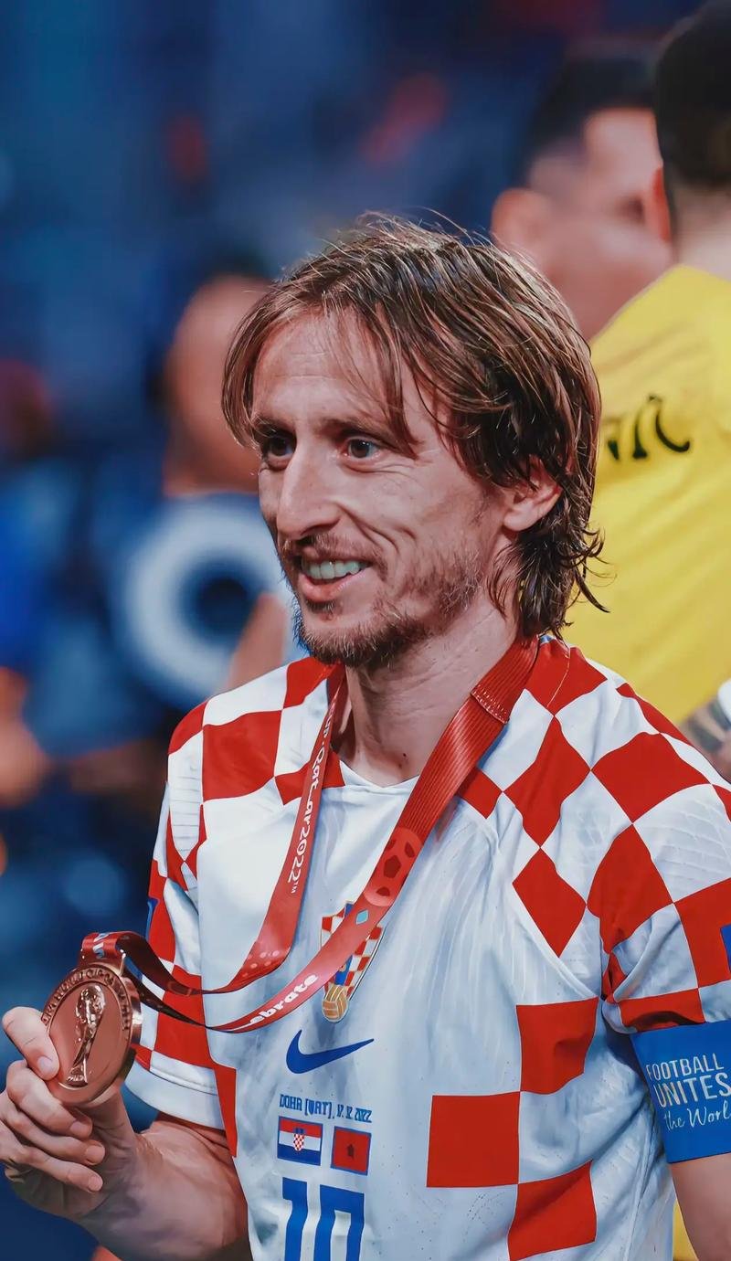 广东男篮在CBA俱乐部杯中以56-30大胜合肥狂风，发挥出色，攻防效率高，取得八强资格。