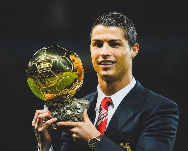 U22国足最新名单！王钰栋+蒯纪闻跳级，红牌后卫落选，冲击亚洲杯